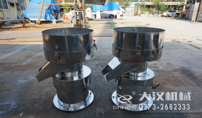 不銹鋼涂料振動篩是一種比較受用戶歡迎的產(chǎn)品之一，主要優(yōu)勢耐酸堿，不生銹，使用壽命長。