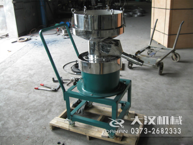 特殊制作的涂料振動篩-加裝小推車裝置，方便設(shè)備的移動。