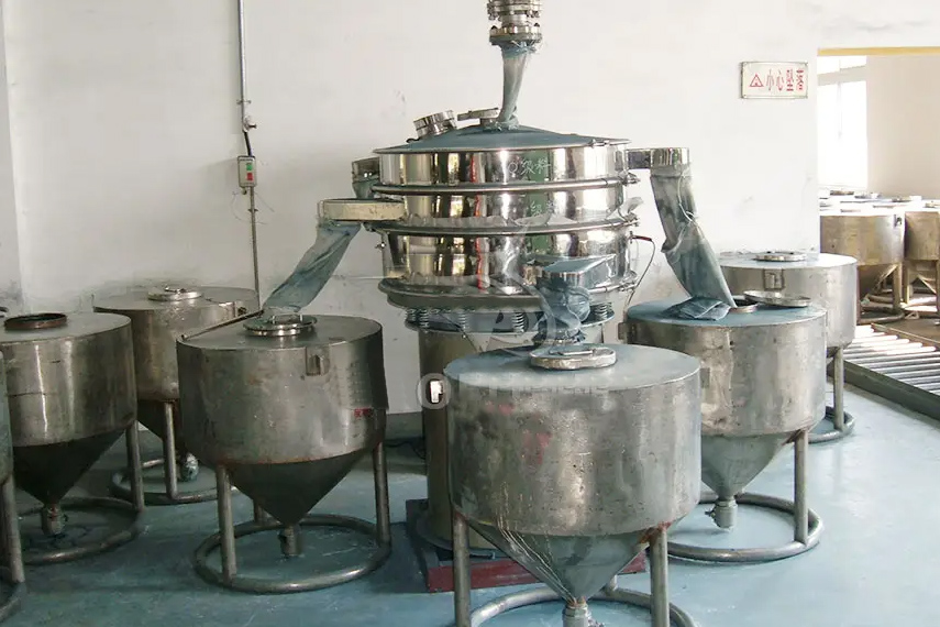 振蕩篩主要特點：換網(wǎng)容易，全封閉模式粉末不飛揚(yáng)，可連續(xù)作業(yè)