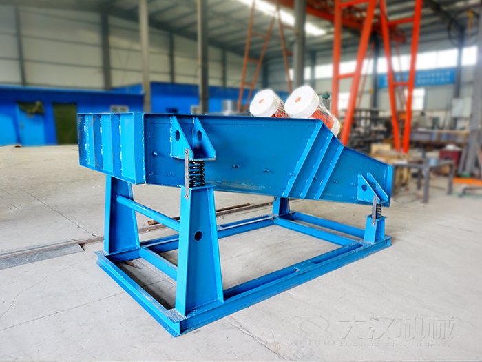 大型振動(dòng)篩主要是用來篩分煤礦，礦石一些大型的篩分場(chǎng)地中。